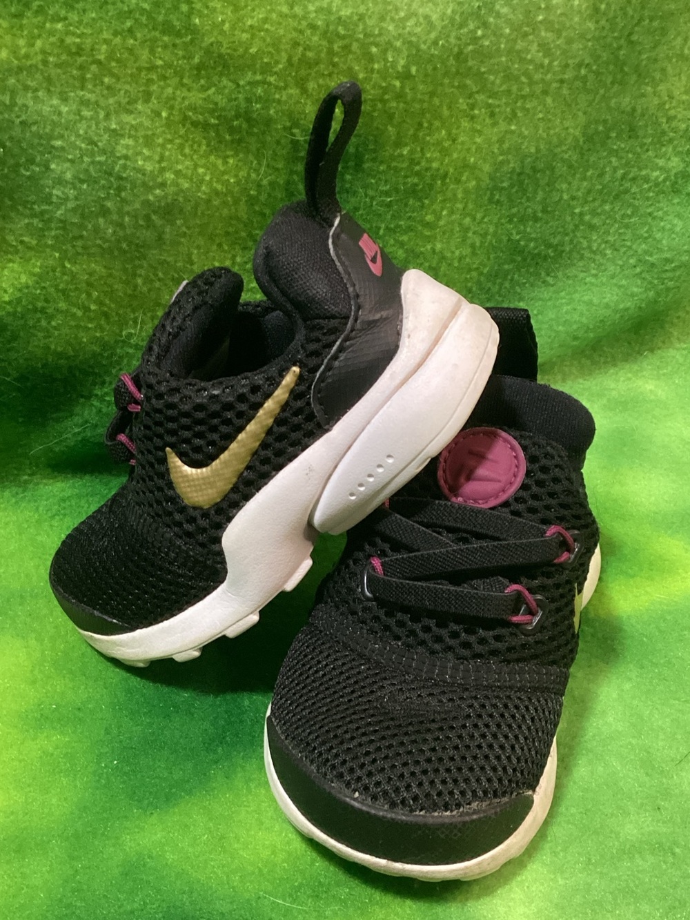 Nike Presto Fly 4C Toddler Sneakers Black with Metallic Gold Swoosh Mesh Upper